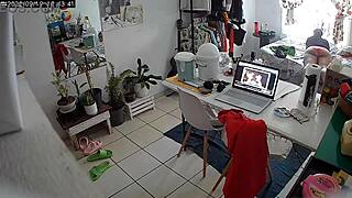 camara escondida: ¿mi hijastra no nota que la espío cada día?