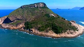 antes de entrar em campo, beijar o gramado e fuder no meio do campo 😏