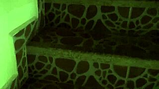 I cath my wife cheatin with a strangr at home.