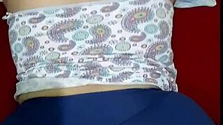 女仆在厨房的意外硬惊喜