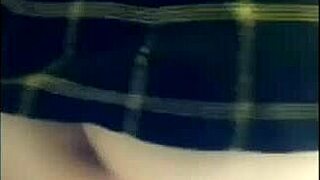 de falda me pongo cachonda, feeling so sexy and ready for more.