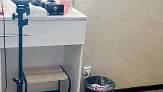 Blonde milf learns depilation at sugarnadyas, client cums everywhere