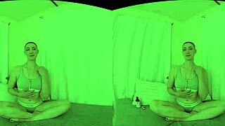 Flexible Beauty Iris Ives Masturbates Hard