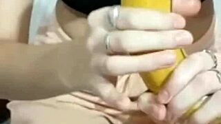 Viral tiktok video of martiiaciar eating a banana