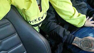 Paying my Indriver fare with a hot outdoor masturbation in Bucaramanga feels so wild.