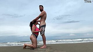 Transando em público na praia com a gostosa da Camila Vegas completo no Red