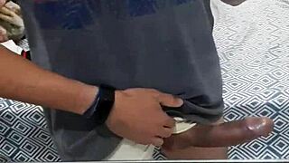 soldadogoza punheta e gozada no espelho com monster cock