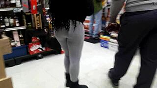 Ebony Shorty Grabs Booze in Baltimore Store!