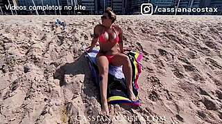 Festival de Loiras Exibidas Sentando no Pau na Praia