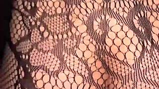 Follando el culo de la esposa de mi amigo en noche swinger