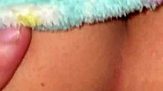 mi amiga de la universidad se mete a mi cuarto con ganas de pene