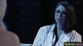 Flexible Milf Gets Pussy Licked Until She Squirts In Threesome