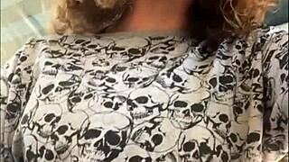 teasing with curvy body 😘