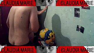 Sex and mobile is a good combination for eating my pussy while playing.