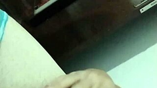 minha madrasta entrou no quarto e me pegou batendo punheta e terminou serviço