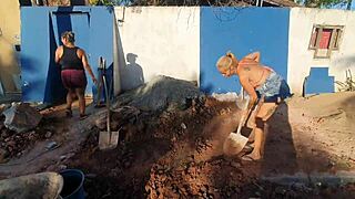 pornstars fada mel and paty bumbum build a pool with el toro de oro in this reality show.