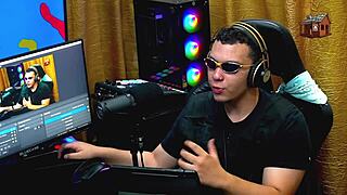 Isa viajante fica peladinha no est�dio ainda pede pro ruan pegar no rab�o dela que delicia - podcast p�pum no barraco