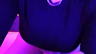 Una gatita hambrienta me la chupa y me la cojo hasta llenarla de leche