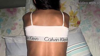 Novinha e fudida e leva tapa e soco na bunda