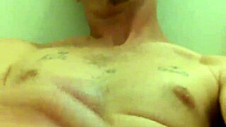 Jerking off in the bathtub with bisexual vibes