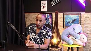 Neg�o mostra a cicatriz do pau duro quebrado - negro top del�cia