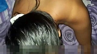 la puta de mi vecina chupandole la verga a mi marido