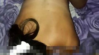 la puta de mi vecina chupandole la verga a mi marido