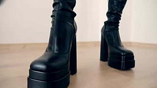 In this bdsm asmr, the mistress puts a collar on you and makes you drink her squirt.