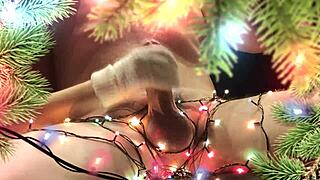 my neighbor gave me a christmas present with her hands and mouth