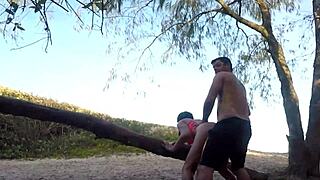 gata fodes in public on the beach to get car unstuck help - sumaya ganesha pernocas joy cardozo 😏🌊