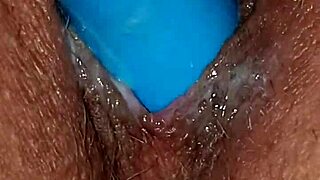 discover the wet muschi of this 18-19 year old beauty.