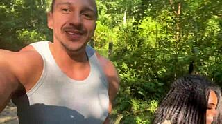 eu e meu amigo levamos pretinha gostosa emo para cachoeira e demos pau para ela.