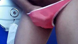 me masturbo con tanga de mi prima en solitario