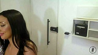 Vitoria Beatriz's new video for you, with monster cock