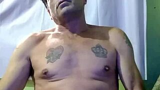 Célio Borba sensualizes himself with his big cock just for you, baby?