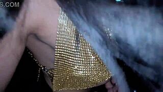 me cojo la amiga de mi novia escondiendonos por todos lados para que no nos encuentre