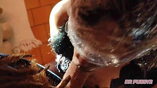 ebony faz sexo hardcore squirt e vomita na garganta funda