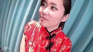 Japanese girl in one-on-one photo session gets shaved and gives blowjob part 2 😘