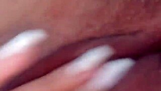 I'm watching Novinha masturbate to orgasm