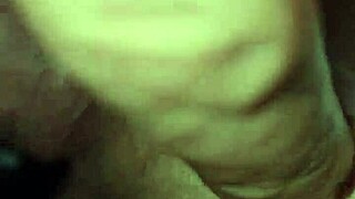 la rubia española me despierta frotando mi coño con su polla a medianoche, ¿qué haces?