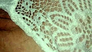 la rubia española me despierta frotando mi coño con su polla a medianoche, ¿qué haces?