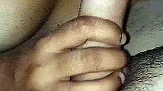 Le Chupo Muy Rico Su Rica Verga Blanca A Mi Esposo Para Que Después Se Ponga Condon Y Pueda Montarlo Hasta Que Se Corre En El Condon