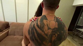 Chilling With Two Hotties In An Amateur Threesome 😏