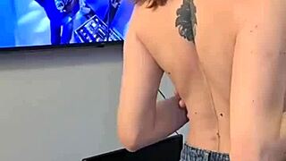 sexo gostoso com a ruivinha da bucetinha rosinha?