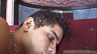 I pegs all my slaves with big fat straponns.