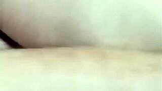 estoy follando a la mujer de mi amigo, se lo metí hasta el fondo sin condón