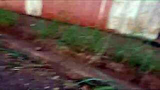 Peguei uma gostosa na rua e levei pro mato comer o cusinho dela