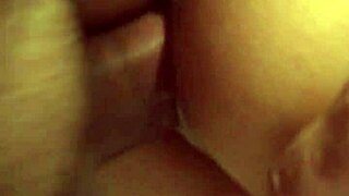 gozando dentro da ninfeta 18 aninhos com creampie