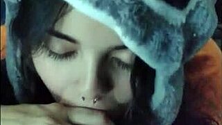 White Moon wants to suck the beautiful babe's cock