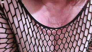 yo, watch redhead pawg dawnskye shake that fat ass while stroking!